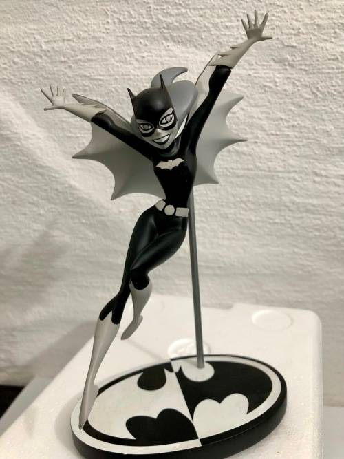 ULTRA-RARE | BATMAN BLACK AND WHITE STATUE NO.93 - LIMITED EDITION #2485