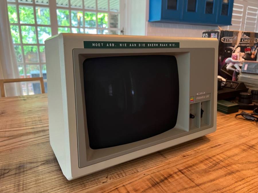 VINTAGE APPLE MONITOR III - MODEL A3M0024