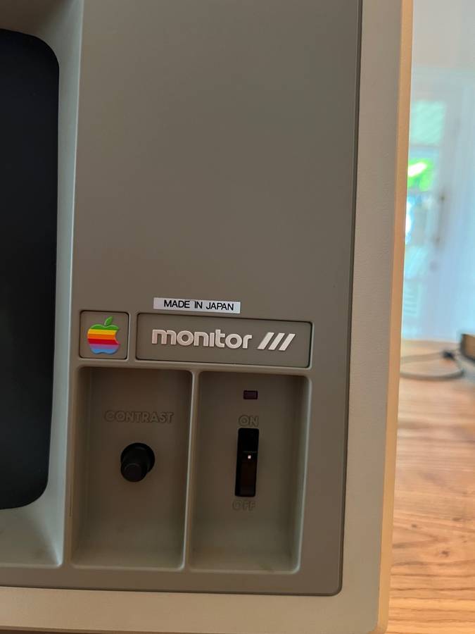 VINTAGE APPLE MONITOR III - MODEL A3M0024