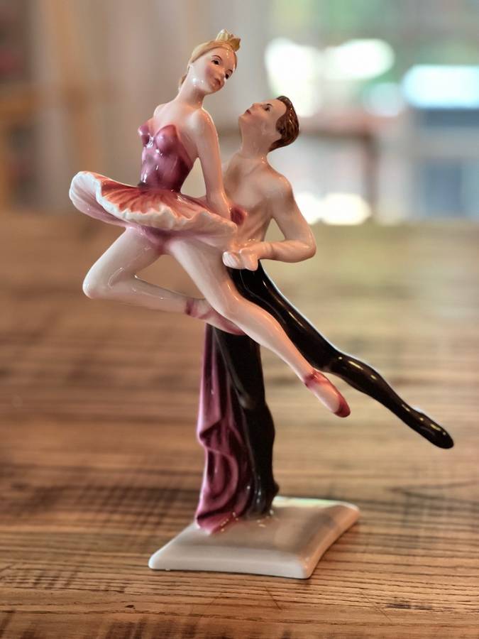 STUNNING AND RARE - WIEN KERAMOS FIGURINE BY DAKON - REFERENCE 2190