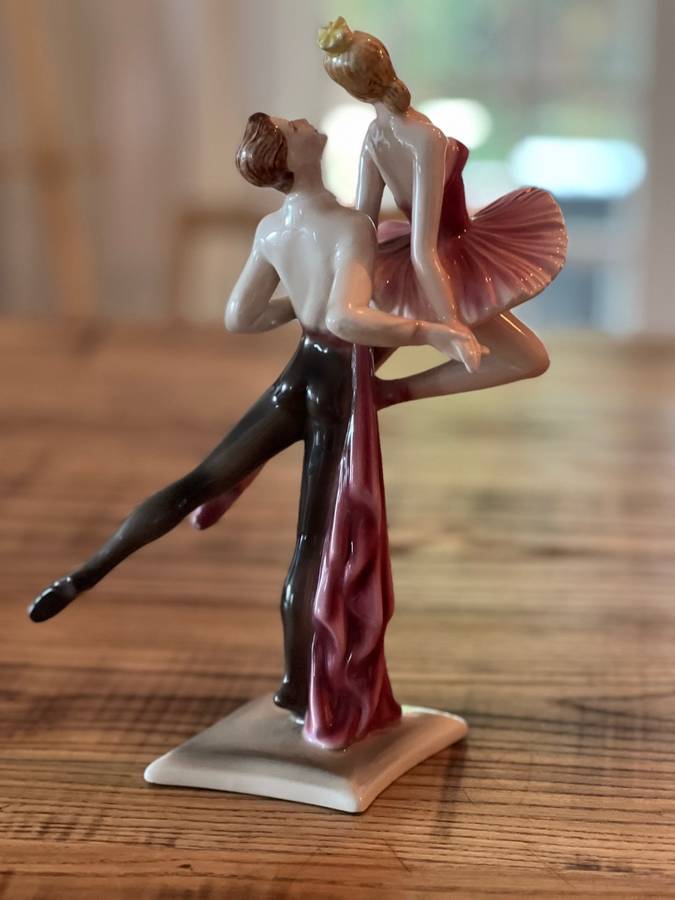 STUNNING AND RARE - WIEN KERAMOS FIGURINE BY DAKON - REFERENCE 2190