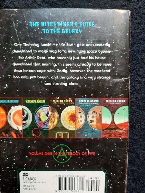 The Hitchhikers Trilogy  in four Parts - Douglas Adams