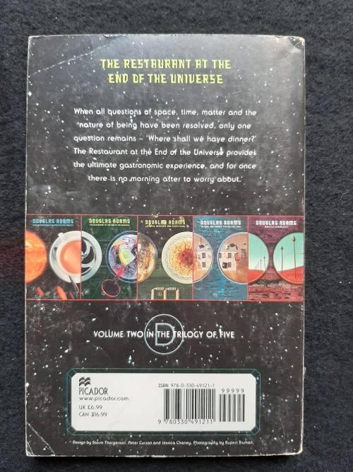 The Hitchhikers Trilogy  in four Parts - Douglas Adams