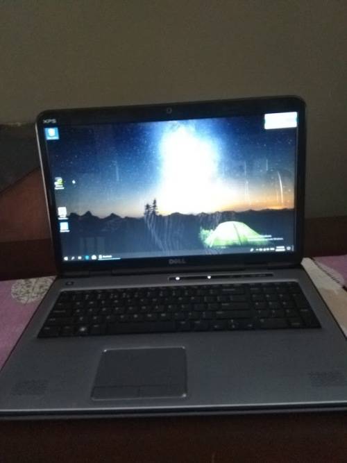 Dell Laptop: XPS 17 L702X with inbuilt JBL Subwoofer