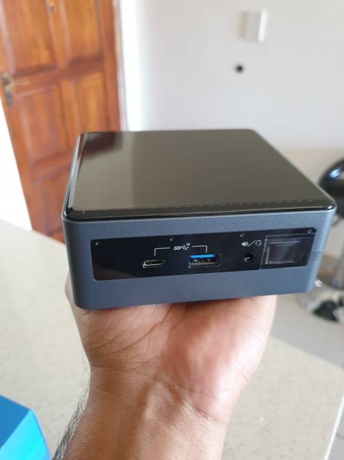 ****IN BOX**** - 10th gen i5 NUC + 8gb ram + 256gb nvme