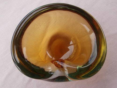 A STUNNINGMURANO BOWL STUNNING COLOUR HEAVY  AND IN GOOD CONDITION 13CM X 6 CM ,760G HEAVY