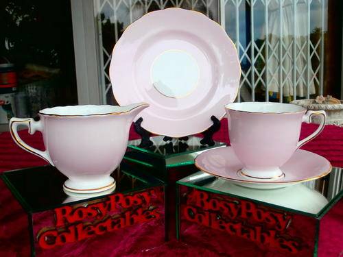 A BEAUTIFUL PALE PINK AND GOLD DELPHINE / ROYALSTANDARD TRIO AND MILF JUG  MINT CONDITION