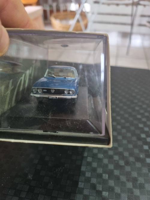 Die cast lancia 2000 coupè starline