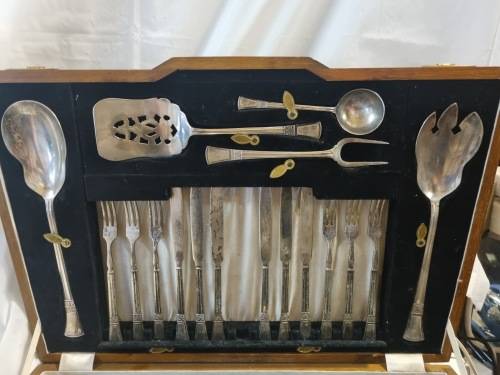 Epns fruit set in a wooden  box