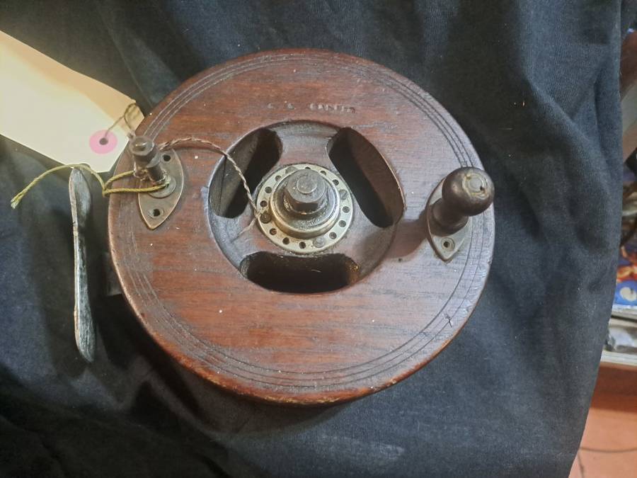 Sadler wooden fishing reel missing knob
