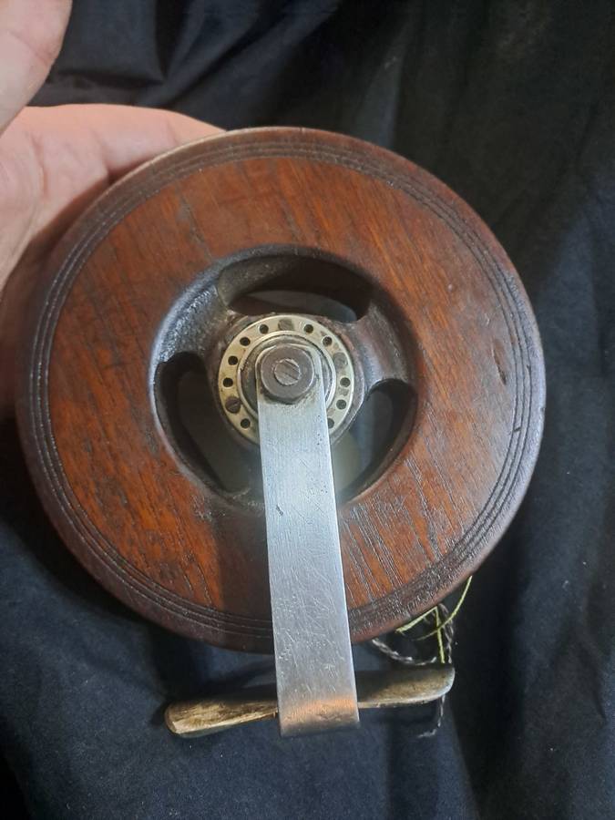 Sadler wooden fishing reel missing knob