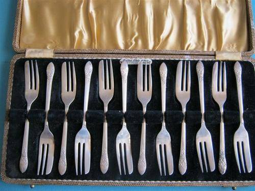 set plated cake forks