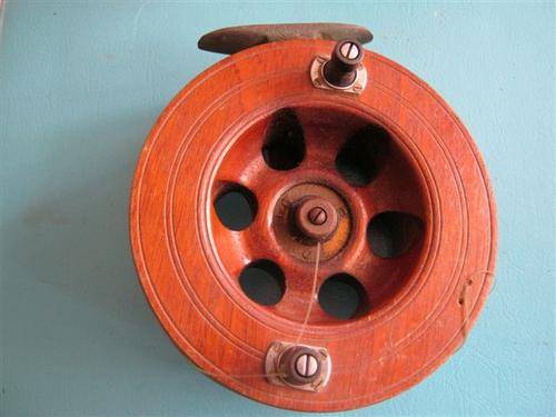 Wooden fishing reel