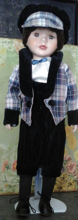 VINTAGE PORCELAIN MAN