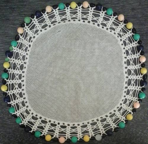 VINTAGE DOILIE GLASS AND OTHER BEADS