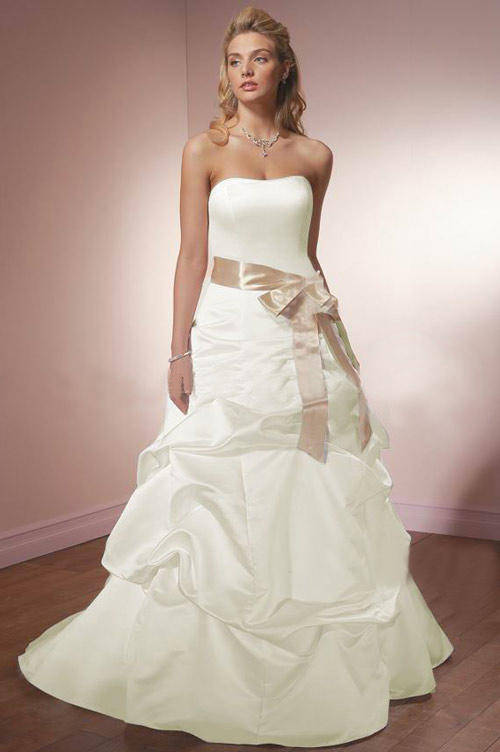 GORGEOUS IVORY STRAPLESS WEDDING GOWN WITH BLACK SASH - IN STOCK LOCALLY