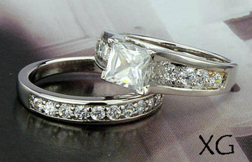 **POSTAGE R35**  SIMULATED DIAMOND 18K WHITE GOLD PLATED WEDDING RING SET