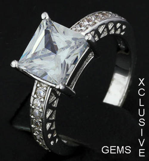 * R35 POSTAGE* 18K WHITE GOLD PLATED SIMULATED DIAMOND LADIES RING