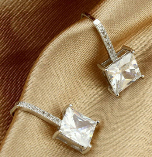 * R35 POSTAGE* 18K WHITE GOLD PLATED SIMULATED DIAMOND EARRINGS