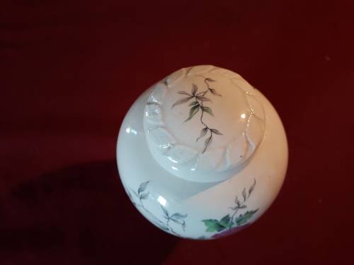 ORIENTAL GINGER JAR WITH A STUNNING FLORAL DESIGN