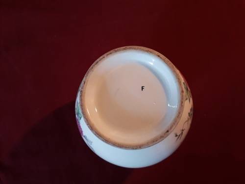 ORIENTAL GINGER JAR WITH A STUNNING FLORAL DESIGN