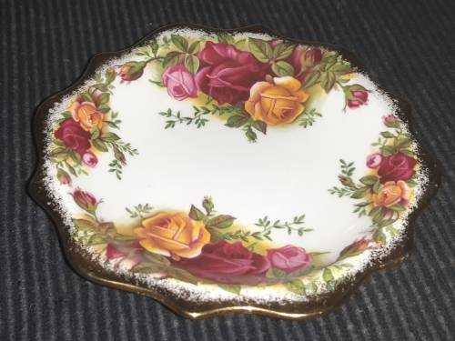 BEAUTIFUL ROYAL ALBERT OLD ENGLISH ROSE SCALLOPED TRINKET DISH/MINI PLATE