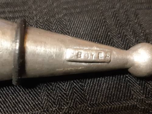 CARROLL BOYES: STUNNING AND VINTAGE PEWTER BOTTLE STOPPER