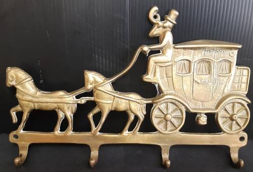 VINTAGE BRASS CARRIAGE AND HORSES WALL HANGING KEY HOLDER