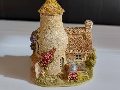 BEAUTIFUL LILLIPUT LANE HOUSE - GOLD TOP