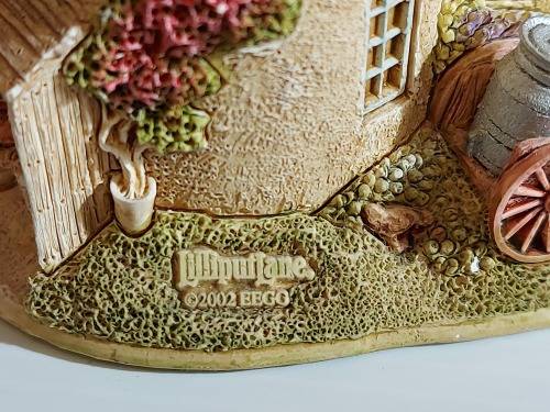 BEAUTIFUL LILLIPUT LANE HOUSE - GOLD TOP