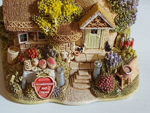 BEAUTIFUL LILLIPUT LANE HOUSE - GOLD TOP