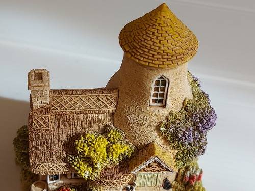 BEAUTIFUL LILLIPUT LANE HOUSE - GOLD TOP