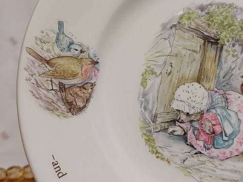 BEAUTIFUL VINTAGE WEDGWOOD ORIGINAL BEATRIX POTTER MRS TIGGY-WINKLE SALAD PLATE
