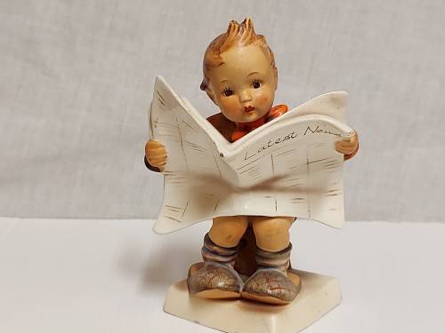 RARE 1960s AUTHENTIC GOEBEL HUMMEL FIGURINE - LATEST NEWS - MADE IN WESTERN GERMANY