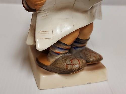 RARE 1960s AUTHENTIC GOEBEL HUMMEL FIGURINE - LATEST NEWS - MADE IN WESTERN GERMANY