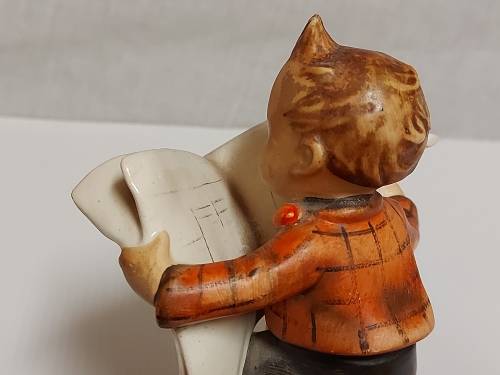 RARE 1960s AUTHENTIC GOEBEL HUMMEL FIGURINE - LATEST NEWS - MADE IN WESTERN GERMANY