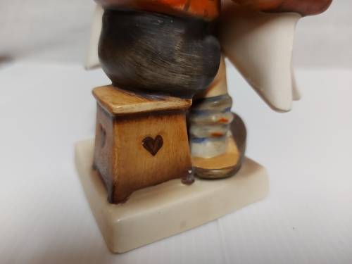 RARE 1960s AUTHENTIC GOEBEL HUMMEL FIGURINE - LATEST NEWS - MADE IN WESTERN GERMANY