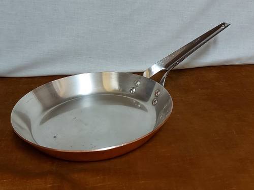 GREAT FIND!  VINTAGE GEORG JENSEN TAVERNA DESIGN SOLID COPPER FLARED SKILLET WITH A SILVER LINING