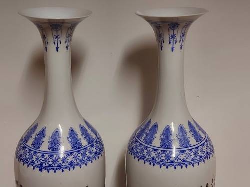 AWESOME VINTAGE PAIR OF DELICATE, TALL AND ELEGANT ORIENTAL VASES WITH THE MAKERS MARK AT THE BASE