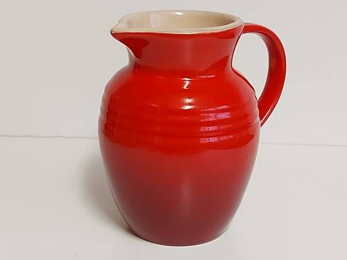 STUNNING LE CREUSET CERAMIC JUG IN MINT CONDITION