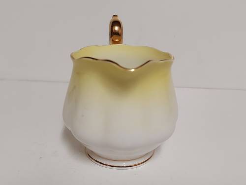 AWESOME VINTAGE 1950-1970 ROYAL ALBERT RAINBOW BONE CHINA CREAMER IN MINT CONDITION
