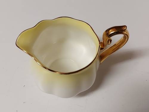 AWESOME VINTAGE 1950-1970 ROYAL ALBERT RAINBOW BONE CHINA CREAMER IN MINT CONDITION