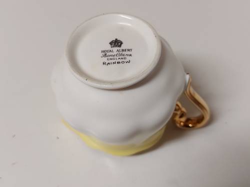 AWESOME VINTAGE 1950-1970 ROYAL ALBERT RAINBOW BONE CHINA CREAMER IN MINT CONDITION