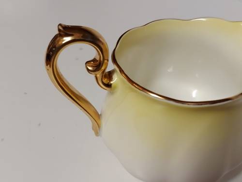 AWESOME VINTAGE 1950-1970 ROYAL ALBERT RAINBOW BONE CHINA CREAMER IN MINT CONDITION