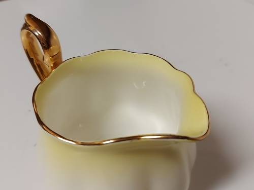 AWESOME VINTAGE 1950-1970 ROYAL ALBERT RAINBOW BONE CHINA CREAMER IN MINT CONDITION