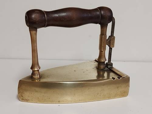 ANTIQUE BRASS SAD NO 9 FLAT CLOTHES IRON WITH A COAL GATE AND CHIMNEY AT THE REAR