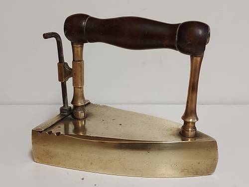 ANTIQUE BRASS SAD NO 9 FLAT CLOTHES IRON WITH A COAL GATE AND CHIMNEY AT THE REAR