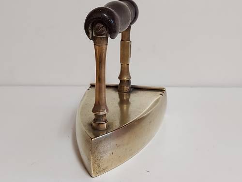 ANTIQUE BRASS SAD NO 9 FLAT CLOTHES IRON WITH A COAL GATE AND CHIMNEY AT THE REAR