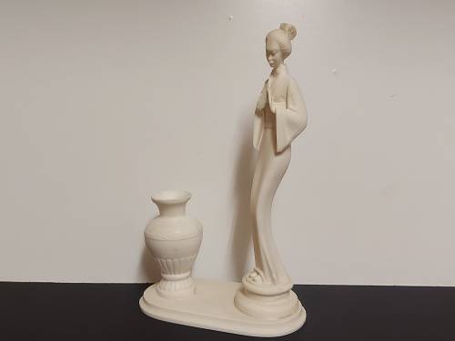 ORIGINAL LE RON TALL AND ELEGANT ORIENTAL STONELITE FIGURINE