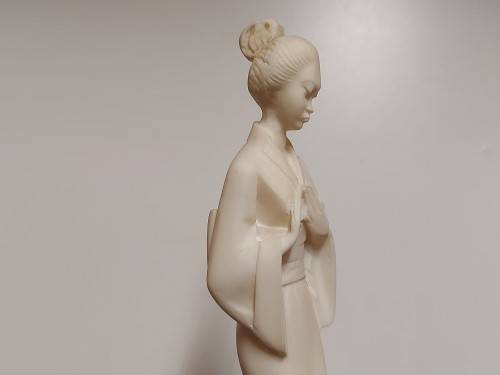 ORIGINAL LE RON TALL AND ELEGANT ORIENTAL STONELITE FIGURINE